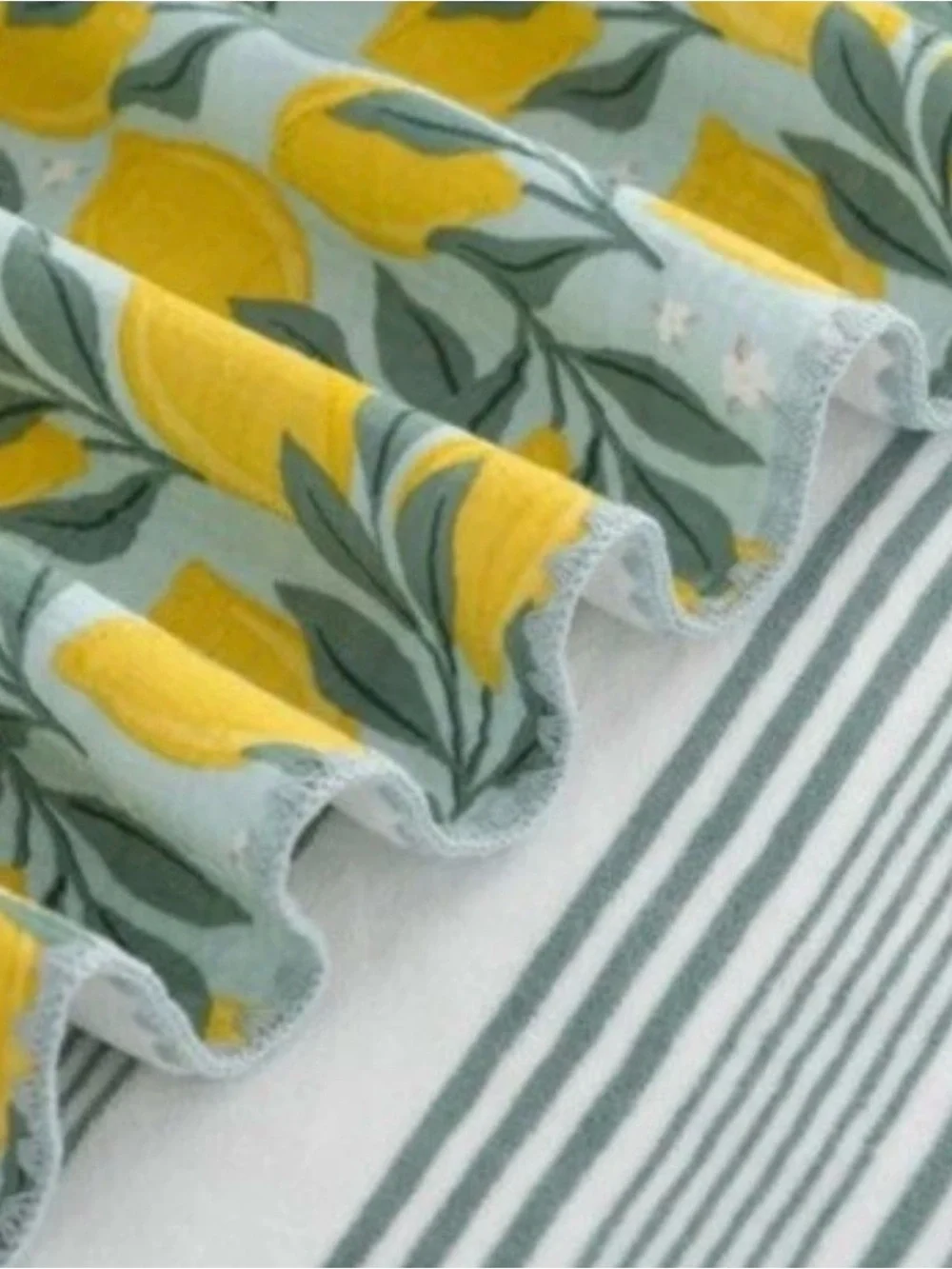 Berkshire Cotton Gauze Throw Blanket in Yellow Lemon & Green Leaf Print